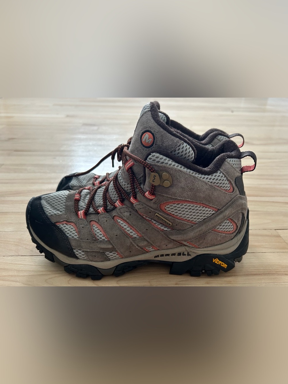 Merrell Moab 2 Mid Waterproof Hiking Boots Women’s Size 9